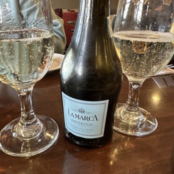 Lenny's Clam Bar - Prosecco - Seafood Near Me - Howard Beach, New York