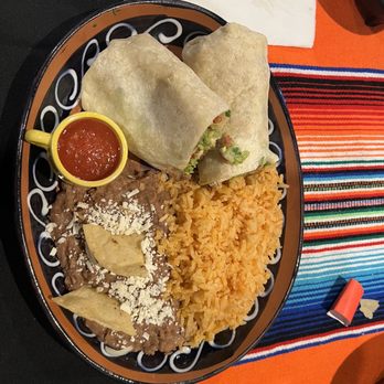 El Canario Carnitas - Chicken burrito - Mexican Near Me - Temecula, California El Canario Carnitas - Chicken burrito - Mexican Near Me - Temecula, California