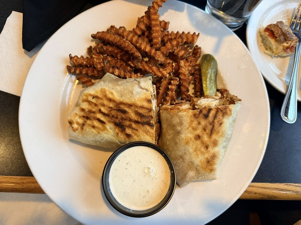 Social spots from Monelli's