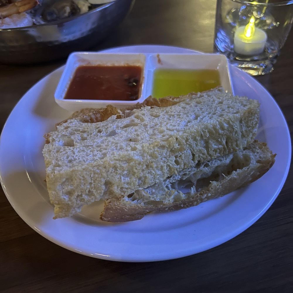 Divino Ristorante - Bread with marinara and garlic sauce - Italian Near Me - Washington, DC, District of Columbia Divino Ristorante - Bread with marinara and garlic sauce - Italian Near Me - Washington, DC, District of Columbia