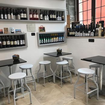 La Scuna - Inside - Wine Bars Near Me - Corniglia, SP La Scuna - Inside - Wine Bars Near Me - Corniglia, SP