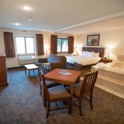 Grand Northern Inn - Grand Northern Inn room with a Jacuzzi tub - located on Grand Casino Hinckley property.