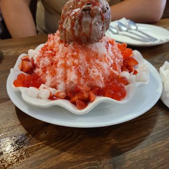 Double Chin Modern Asian Restaurant - Strawberry ice with chocolate ice cream - Asian Fusion Near Me - Boston, Massachusetts Double Chin Modern Asian Restaurant - Strawberry ice with chocolate ice cream - Asian Fusion Near Me - Boston, Massachusetts