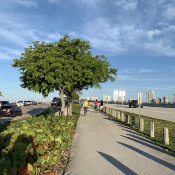 Rickenbacker Causeway - Entry to the bridge from beach side - Landmarks & Historical Buildings Near Me - Key Biscayne, Florida Rickenbacker Causeway - Entry to the bridge from beach side - Landmarks & Historical Buildings Near Me - Key Biscayne, Florida