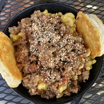 Nitty Gritty Middleton - BACON CHEESEBURGER Mac & Cheese HOMEMADE MAC & CHEESE TOSSED WITH GROUND CHUCK, BACON, PICKLES AND RED ONION. TOPPED WITH SESAME SEEDS. - American Near Me - Middleton, Wisconsin