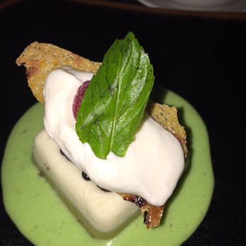 Indochine - Pistachio white custard - Thai Near Me - Cancún, ROO