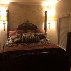 Adams Street Bed & Breakfast - The king bed was incredibly comfortable!