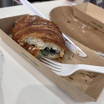 Tous Les Jours - Lemon blueberry croissant - Bakeries Near Me - Huntsville, Alabama Tous Les Jours - Lemon blueberry croissant - Bakeries Near Me - Huntsville, Alabama