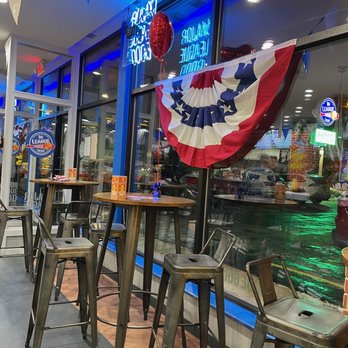 Big League Burgers - a view of the outside of a restaurant - Burgers Near Me - Chicago, Illinois