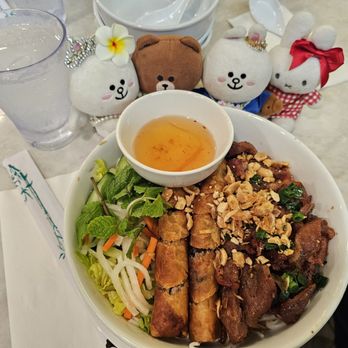 Pho Que Huong 2 - Vermicelli with Spring Rolls and Grilled pork... yummy! - Vietnamese Near Me - Honolulu, Hawaii Pho Que Huong 2 - Vermicelli with Spring Rolls and Grilled pork... yummy! - Vietnamese Near Me - Honolulu, Hawaii