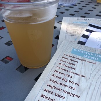 Boathouse Lakeside Bar & Grill - Drinks on the patio. - American Near Me - Eldon, Missouri