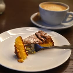 Milch und Zucker - M u Z | Mandelkuchen u Cappu