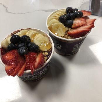Acai Republic - The Tahiti Acai (on the right) and Pitaya Bowl (on the left) both small size - Acai Bowls Near Me - Fullerton, California