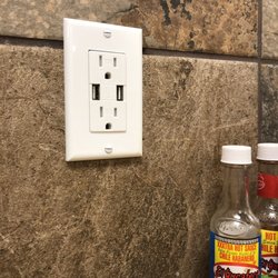 El Mexico  Lindo Restaurante - USB ports at the tables? AWESOME!