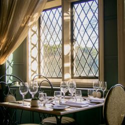 Miskin Manor Hotel - Sunny Dining