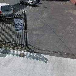 Jiang Sen Spa - Free customer parking is available in the rear lot. Please access the parking entrance from right side of 16th street, next to a bus stop.