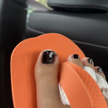 Kitchen Nail Bar - Mountain View - messy & missing polish on left - Nail Salons Near Me - Mountain View, California