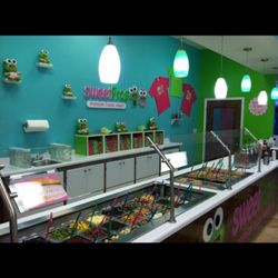 sweetFrog Premium Frozen Yogurt - Great toppings