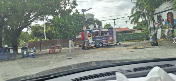 FATMAN HOTDOGS & MORE by null