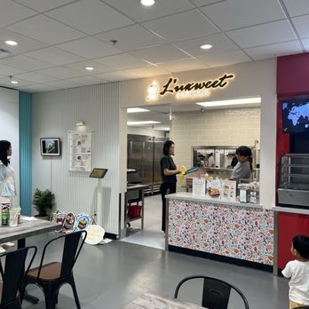 L’uxweet - Inside the new food hall - Breakfast & Brunch Near Me - Irvine, California L’uxweet - Inside the new food hall - Breakfast & Brunch Near Me - Irvine, California