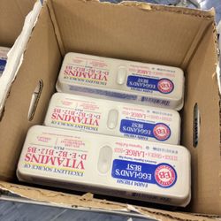 Un refrigerated eggs