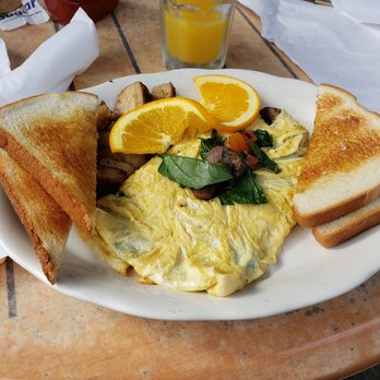 Harrigan’s Cafe - Garden Omelet with tomatoes, spinach, mushroom, and swiss cheese. It comes with toast, orange, flavor jelly and potatoes. - Breakfast & Brunch Near Me - South Wellfleet, Massachusetts