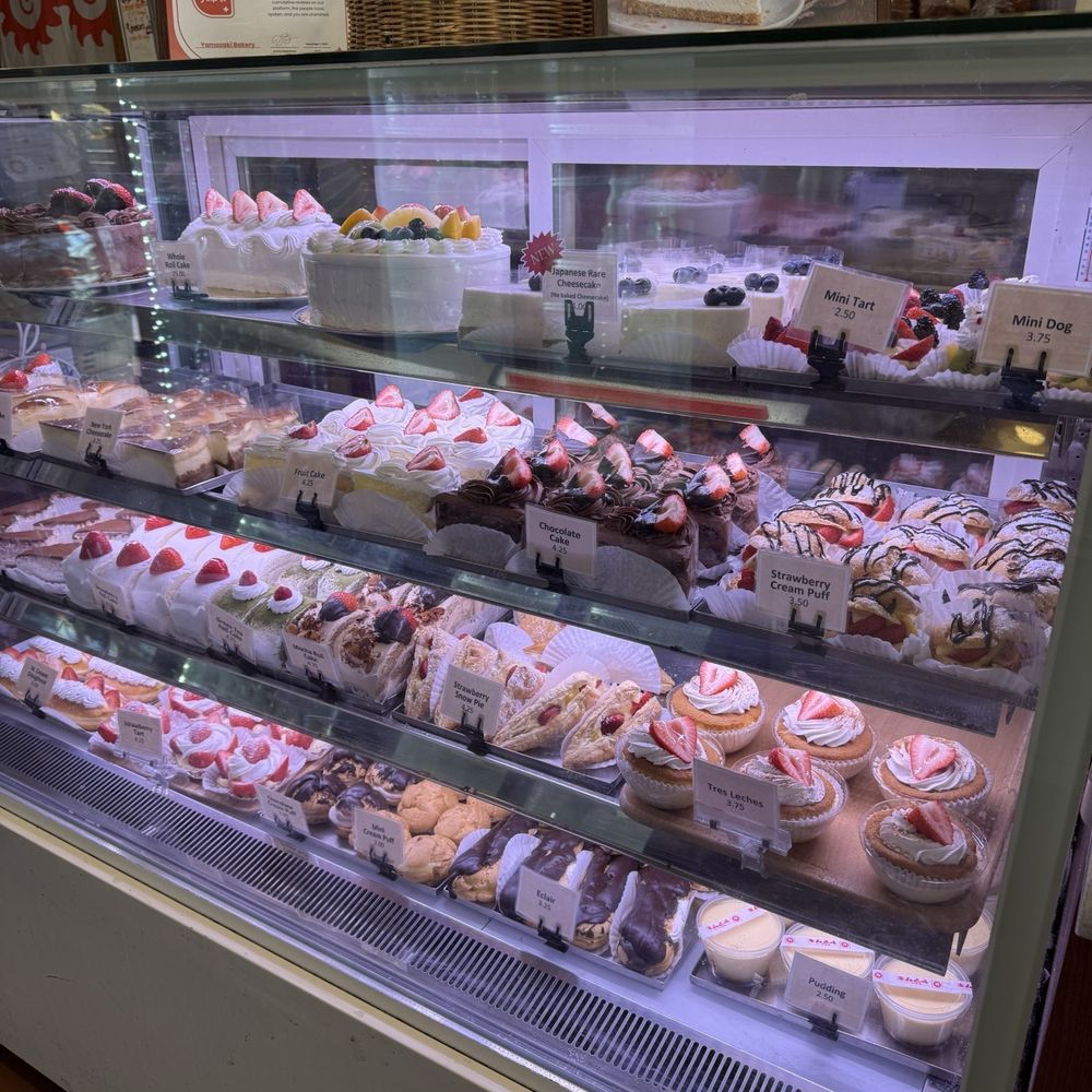 Yamazaki Bakery - Cakes case - Bakeries Near Me - Los Angeles, California Yamazaki Bakery - Cakes case - Bakeries Near Me - Los Angeles, California