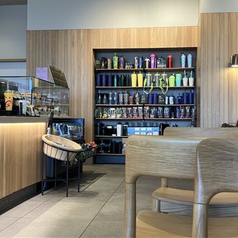 Starbucks - Coffee & Tea Near Me - Waukesha, Wisconsin