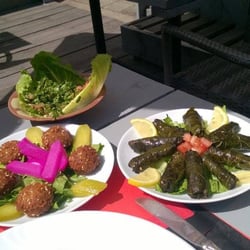 Dubai Antwerpen - Falafel, een libanees slaatje met munt en peterselie en gevulde wijnbladeren