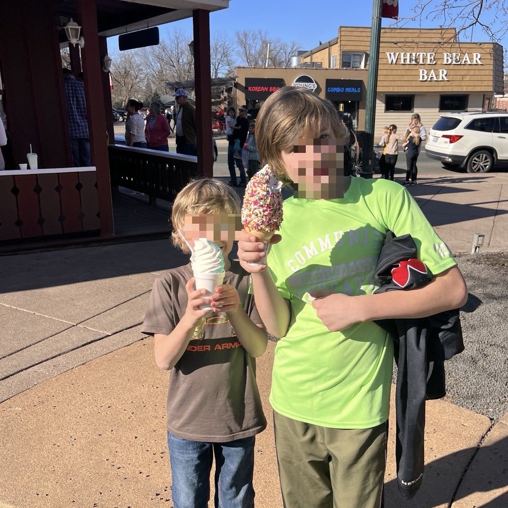 Nice big ice cream cones for the kids! Nice big ice cream cones for the kids!