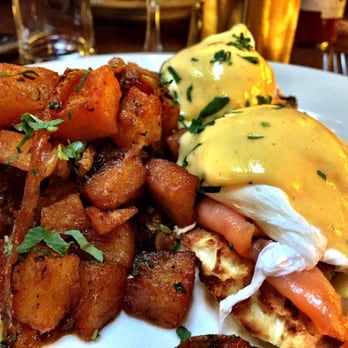 The Smith - Smoked Salmon Benedict - New American Near Me - New York, New York