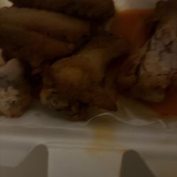 Don & Sue's Pizza - Wings, hardly any wing sauce on them.