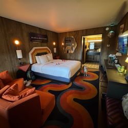 Americana Motor Hotel - King bed room
