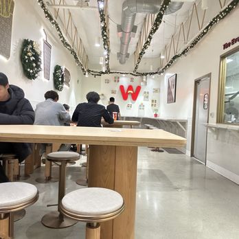 Wallace Chicken - Inside - bright and decorated for the holidays - Chicken Wings Near Me - Walnut, California
