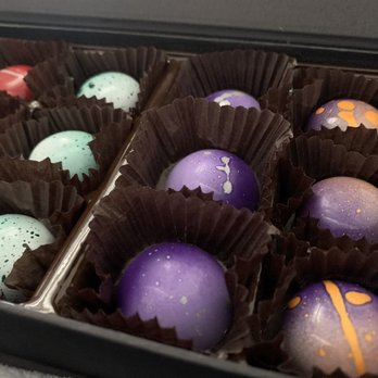 Miette et Chocolat - Box with 12 pieces of bon bons. - Chocolatiers & Shops Near Me - Aurora, Colorado