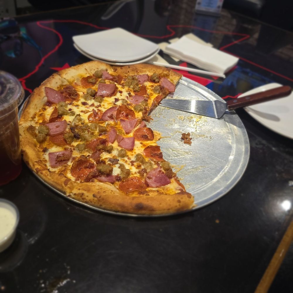 Texas Huddle - Meat Lovers Pizza - Chicken Wings Near Me - Webster, Texas