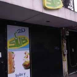 Esta es una de las sucursales de Sub20 de Copilco que ofrece baguettes y ensaladas buenas y baratas.
