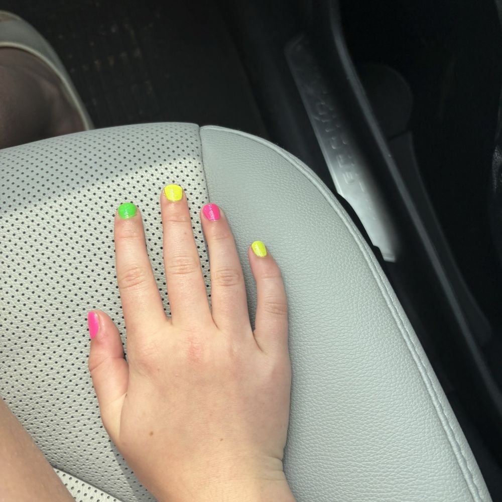 Bellagio Nails Lounge - Me hand (again ) - Nail Salons Near Me - Springfield, Illinois Bellagio Nails Lounge - Me hand (again ) - Nail Salons Near Me - Springfield, Illinois