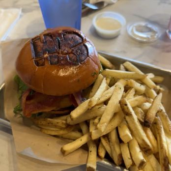 H Brothers - Avocado bacon burger - Comfort Food Near Me - Escondido, California H Brothers - Avocado bacon burger - Comfort Food Near Me - Escondido, California