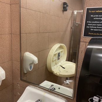 Safeway - Men's disgusting bathroom - Grocery Near Me - El Cerrito, California