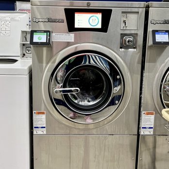 Vineyard Coin Laundry/ Lavanderia - Never seen this type of machine with the digital screen before. Pretty cool! - Laundromat Near Me - Ontario, California