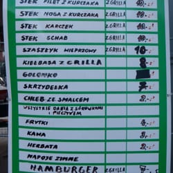Budka z hot dogami na Dajworze - Cennik po angielsku.
