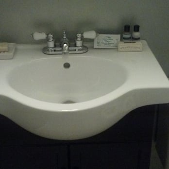 Boise Guest House - The bathrooms may be a little small, but they're clean and very well-appointed. - Guest Houses Near Me - Boise, Idaho