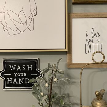 Point B - Cute decor in the bathroom - New American Near Me - Knoxville, Tennessee