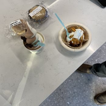 Soft Landing Soft Serve - 2 ice creams and 2 ice cream sandwiches - Ice Cream & Frozen Yogurt Near Me - Boise, Idaho