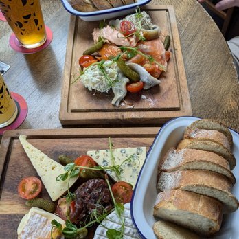 Teuchters Landing - Fish Board and Scottish Cheese Board - Gastropubs Near Me - Edinburgh, EDH