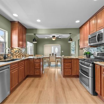 Specialty Home Staging - Kitchen into the dining room - Home Staging Near Me Specialty Home Staging - Kitchen into the dining room - Home Staging Near Me