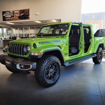 John Amato Chrysler Dodge Jeep Ram - Door-less 2025 Jeep Gladiator High Tide in Mojito Pearlcoat - Car Dealers Near Me - Glendale, Wisconsin John Amato Chrysler Dodge Jeep Ram - Door-less 2025 Jeep Gladiator High Tide in Mojito Pearlcoat - Car Dealers Near Me - Glendale, Wisconsin