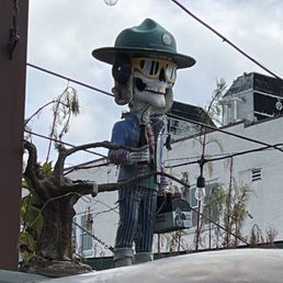a statue of a man with a hat on