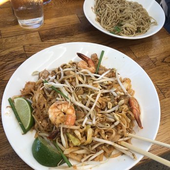 Star Noodle - Pad Thai and garlic noodles - Asian Fusion Near Me - Lahaina, Hawaii Star Noodle - Pad Thai and garlic noodles - Asian Fusion Near Me - Lahaina, Hawaii